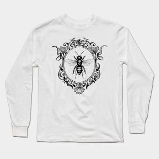 Vintage black and white queen bee illustration Long Sleeve T-Shirt